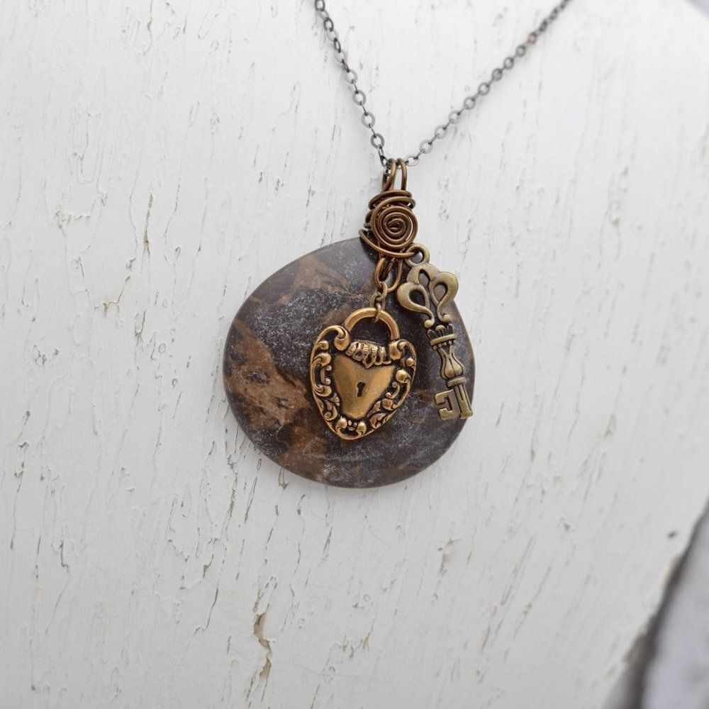 Portoro Marble Pendant Necklace with Vintage Lock - Picture 2 of 5